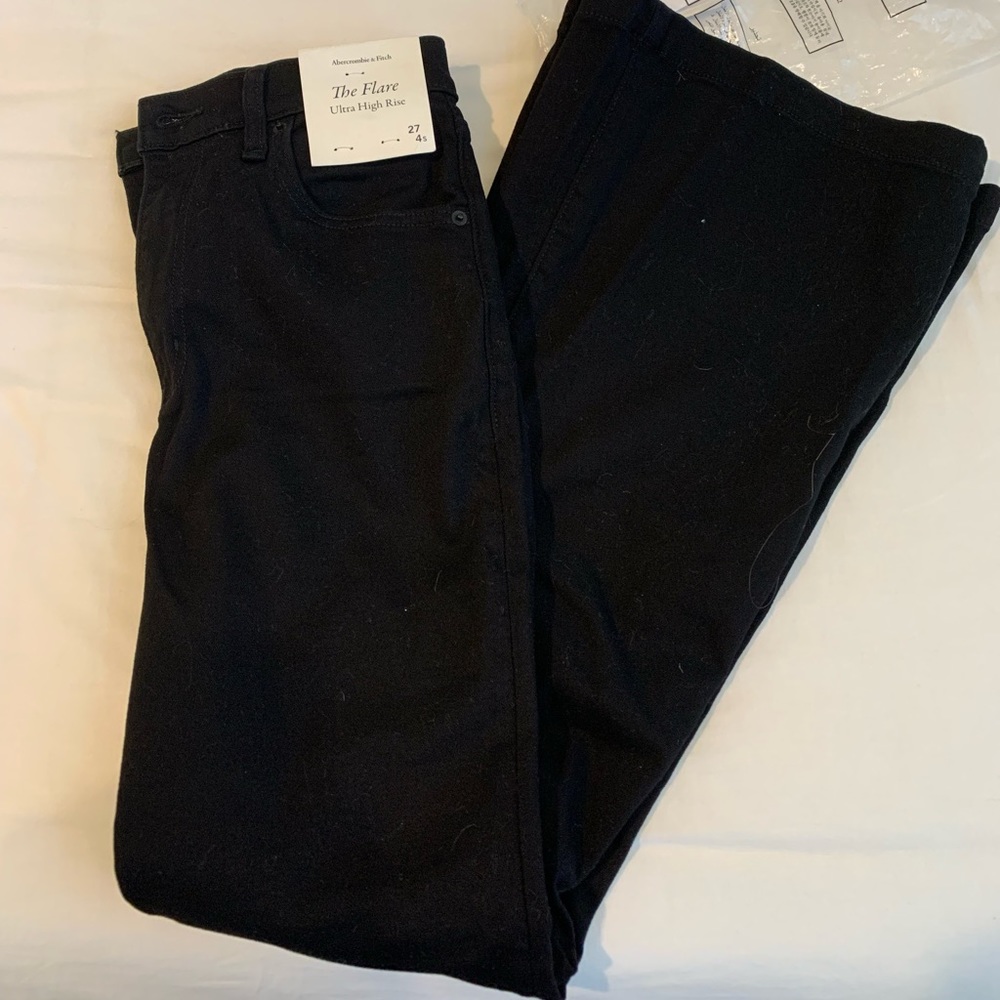 A&F Ultra High Rise Flare Jeans - Picture 3 of 4